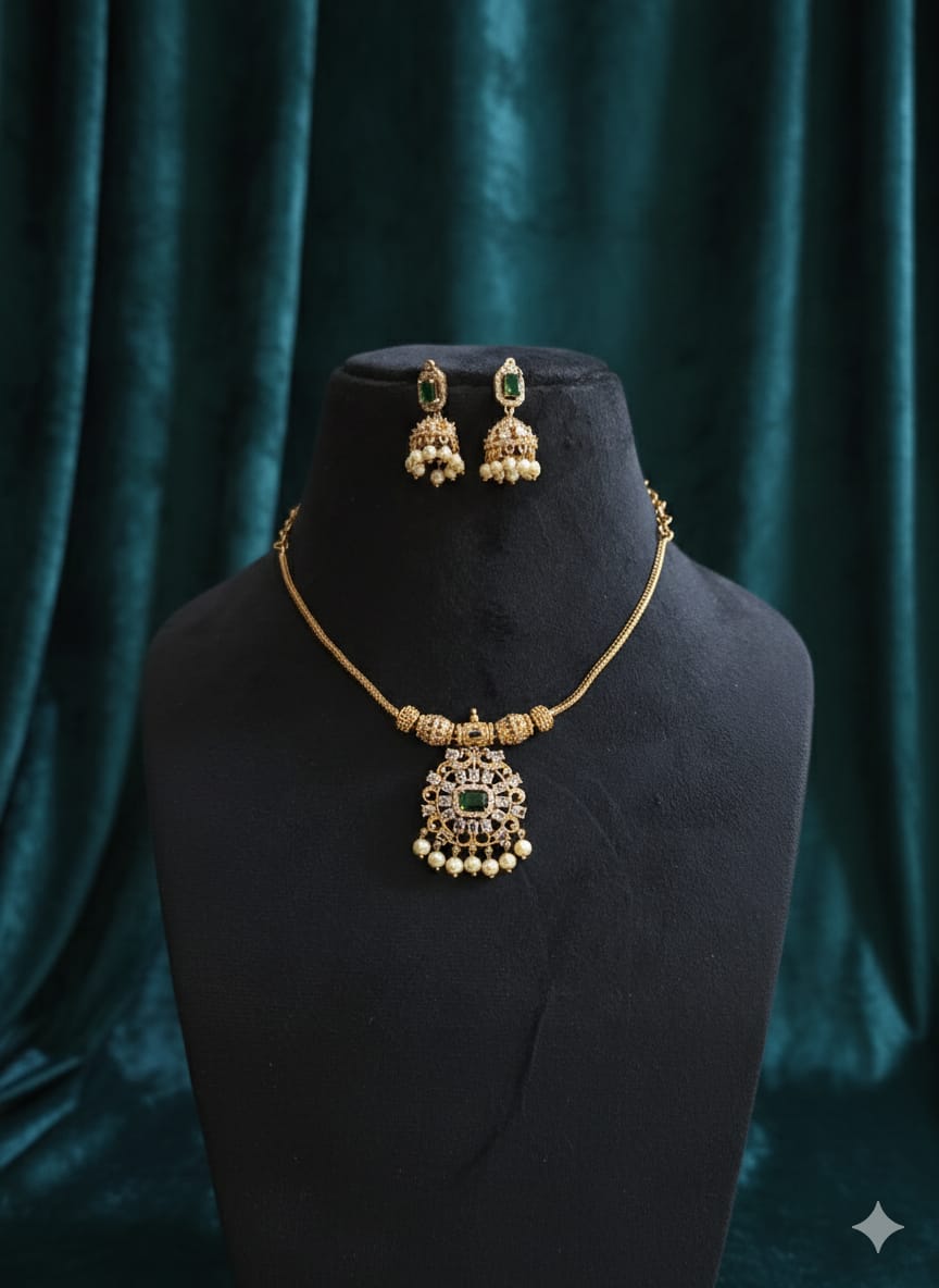 STONE NECKLACE DARK GREEN